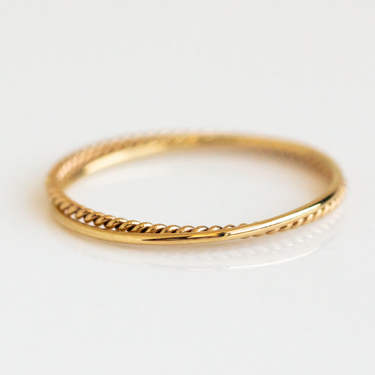 Solid Gold Crossover Ring Set | 7