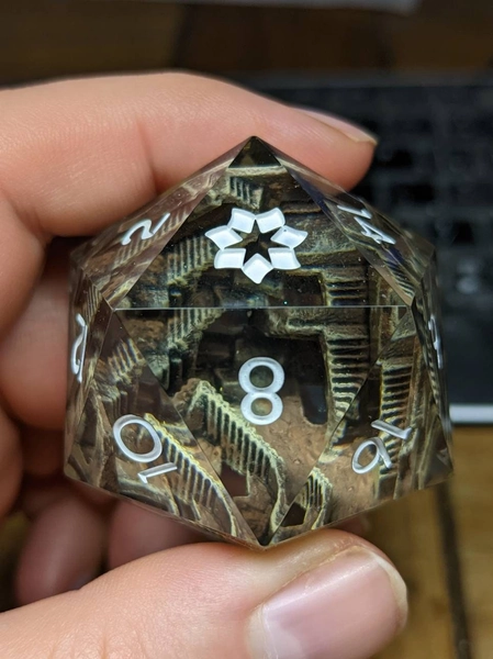 Labyrinth D20