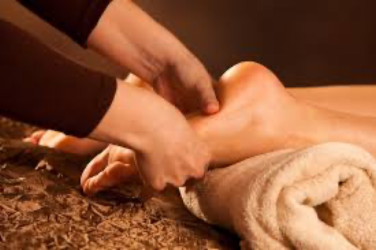 Oil foot massage 🦶🏼