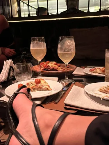 🍸 drink with friends 💵