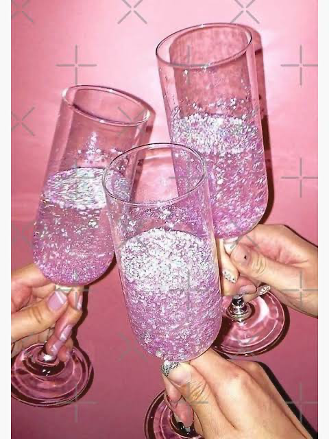 Gals night drinks 🍸 