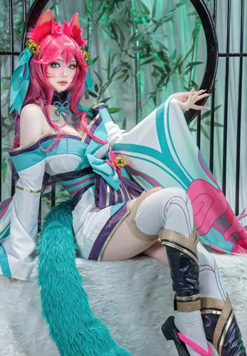 Spirit blossom Ahri Cosplay