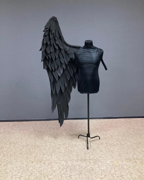 one wing cosplay, one black wing, sephiroth wing, Sephiroth cosplay, black wings, angel wings
