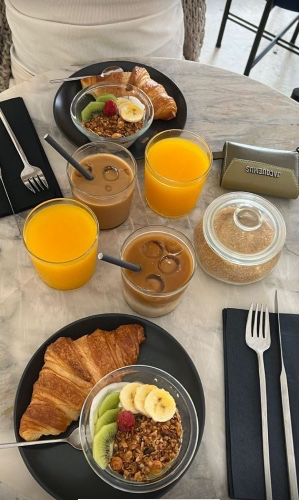 Breakfast 