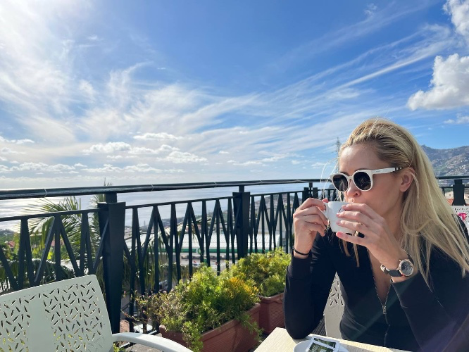 Treat me to coffee ☕️ (and cake 🍰)