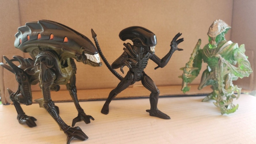 ALIENS movie TOYS Xenomorph Action Figure VINTAGE 90s Kenner + NECA TOYS lot 