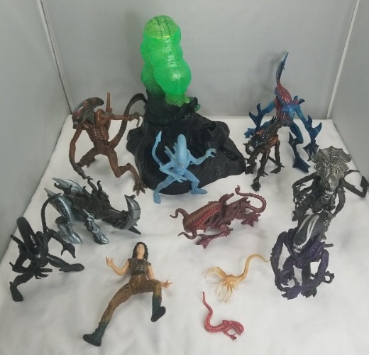 Vintage 90s aliens Alien figure lot of 13 w/hive Kenner Fox