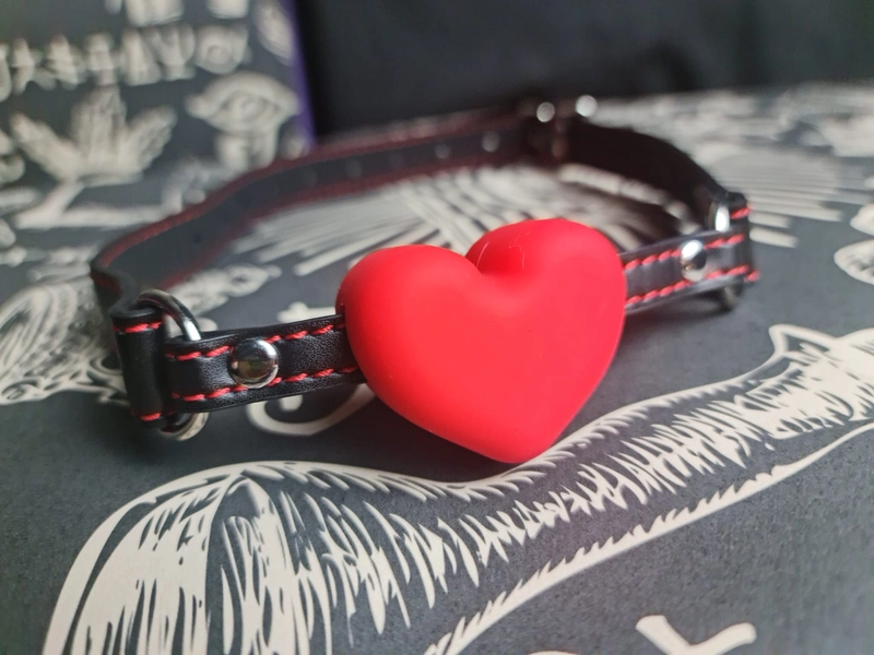 BDSM heart gag: adjustable, cute, little, pet, silicone,