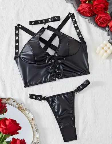 Se*y black leather set
