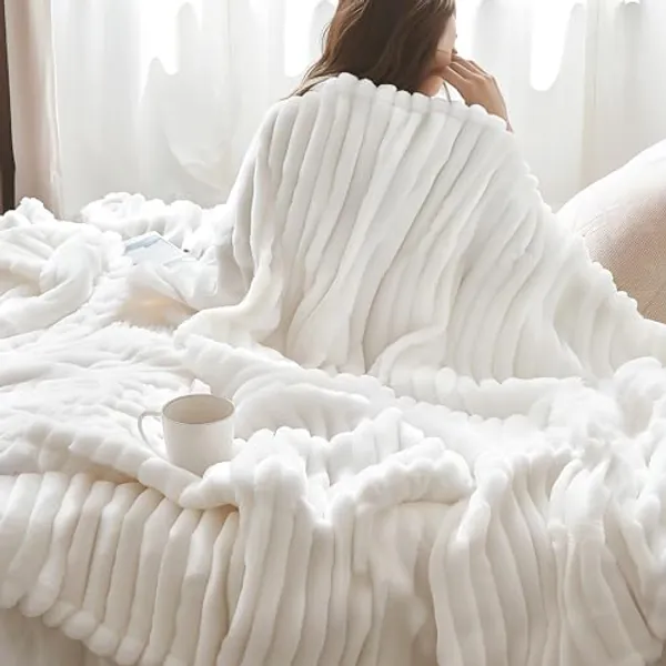 Bedsure Soft Fleece Throw Blanket - Fluffy Cosy Warm Fleece Blanket for Sofa, Bed and Couch, Double, Off White, 150x200 cm