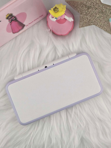 New 2DS XL in Lavender and White