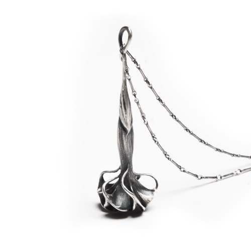 the Mini Datura | 30" bar link chain