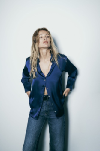 FLIESSENDES HEMD IN SATINOPTIK