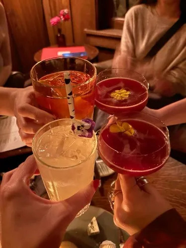 Pretty girls don't pay for their drinks