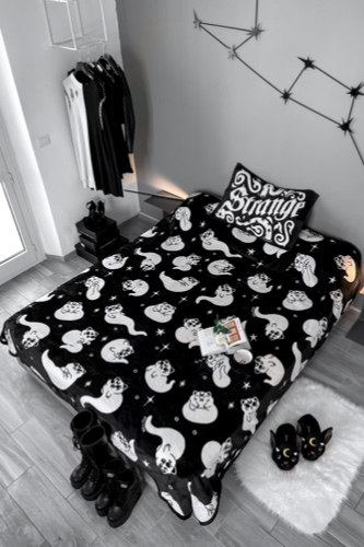 Ghost Kitty Blanket | One Size / Black / 100% Polyester