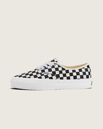 Premium Authentic Checkerboard Shoe in Black / White| Vans US
