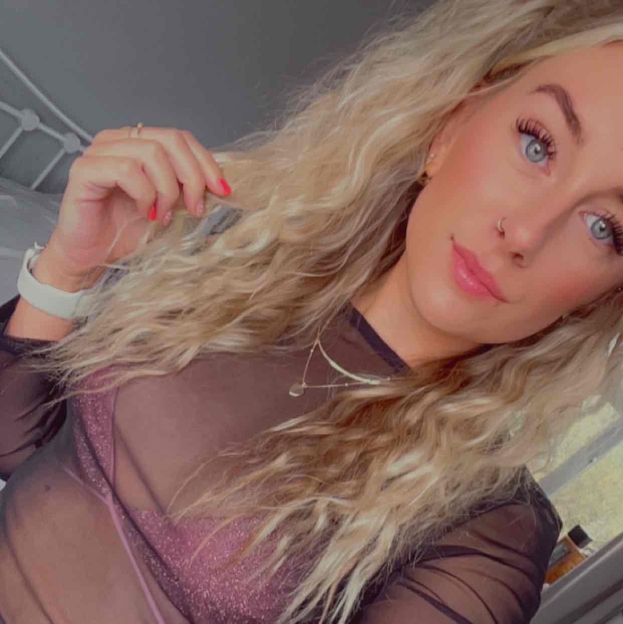 Throne | Princess Tori 👸🏼 | Just because 💁🏼‍♀️