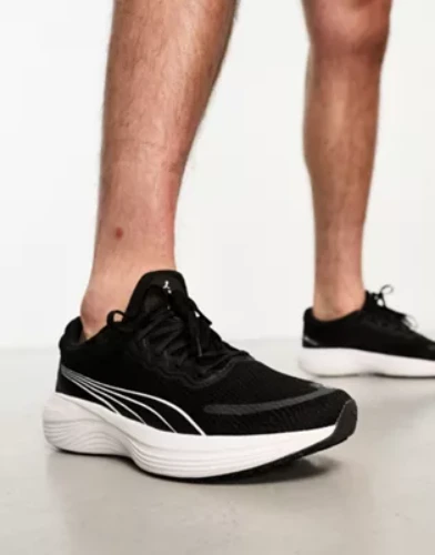 Puma Scend trainers in black & white