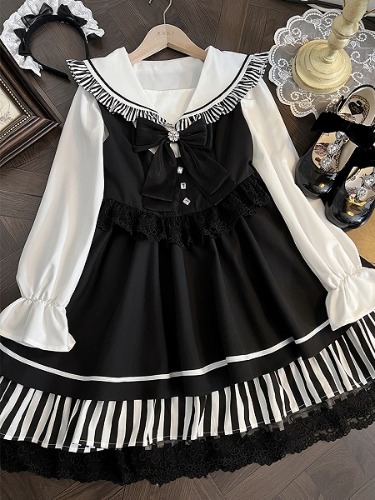 [$67.00]Black Jirai Kei Two-Piece Set Sailor Collor Blouse + High Waist Lace Trim Overall Dress