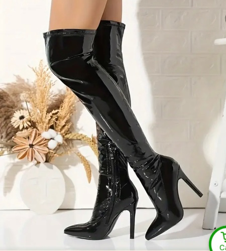 Sexy latex boots 🥵