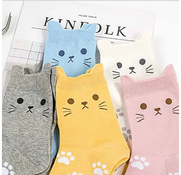 1 pair coloured novelty cat face women’s socks UK size 4-7 animal pet ankle socks fun stocking filler funny kitten Christmas accessories