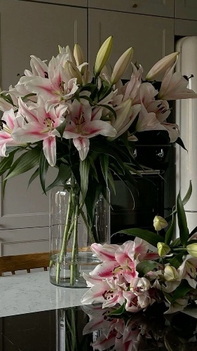 lilies bouquet 