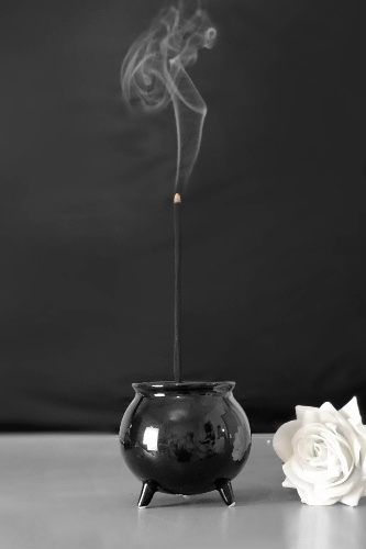 Cauldron Incense Burner - One Size / Black / 100% Ceramic