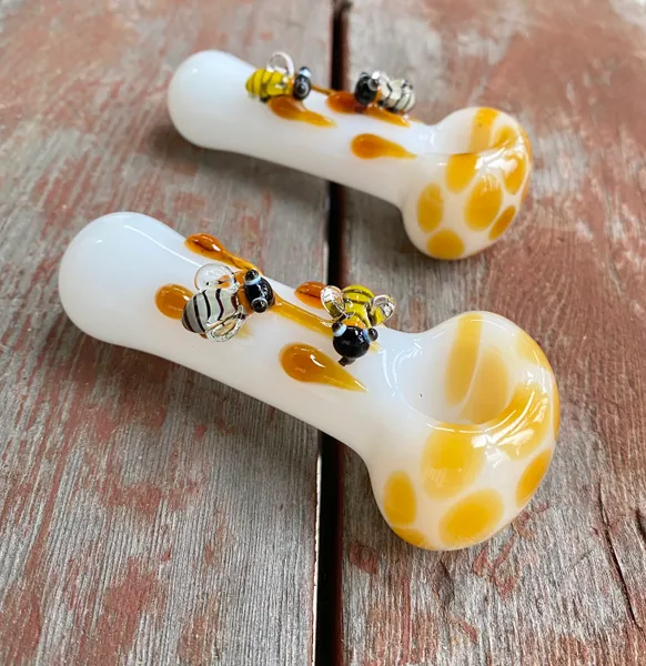 glass honey bee pipe, hand made pipe