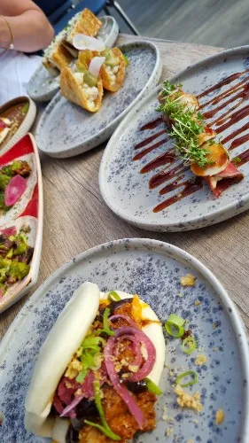 A classy dinner out🥂