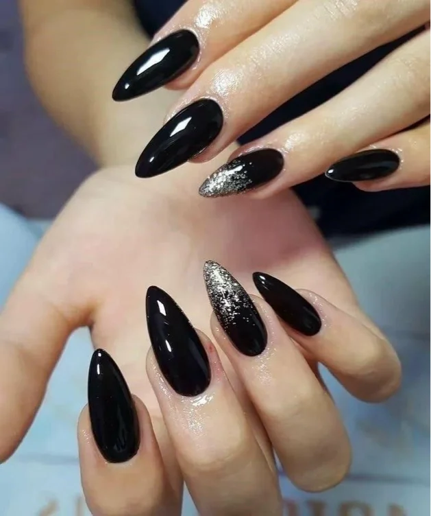 Black Nails 