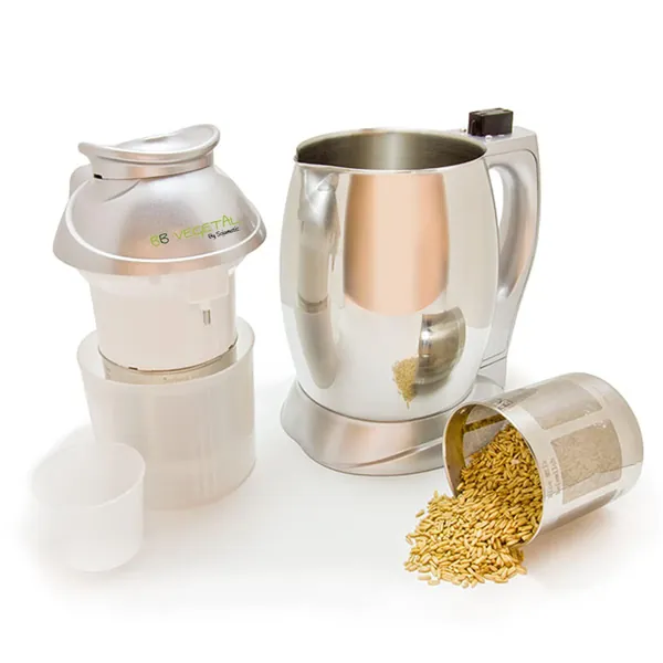 Hemlagad maskin för grönsaksmjölk. Grönsaksdryck av mandel, hasselnötter, havre, ris.