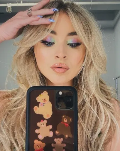 sabrina selfie