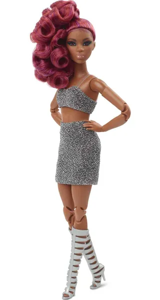 Barbie Signature poupée de collection articulée Looks aux cheveux roux bouclés, vêtue d'un crop top pailleté et d'une jupe, jouet collector, HCB77