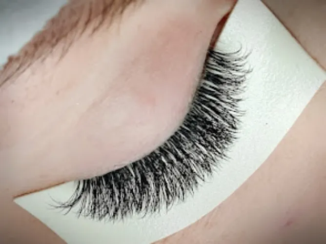 Buy me 1 month lash appointment | 💙