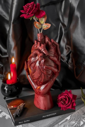 Hold My Heart Vase - One Size / Red / 100% Resin