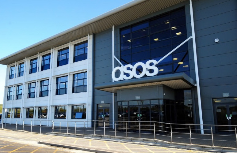 The fashionista in me desineed (desire + need) a shopping spree here! 😍