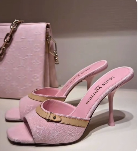 LV PINK HEELS🎀