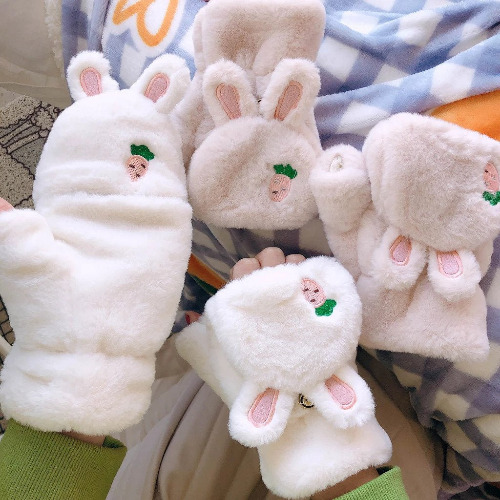 Strawbunny Plush Mittens - White