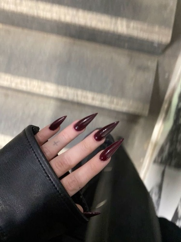 nails