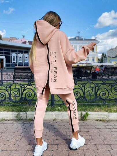 Divatos, teljes cipzáras elöl és hátul levélmintás bő szabású, hosszú női tréningruha