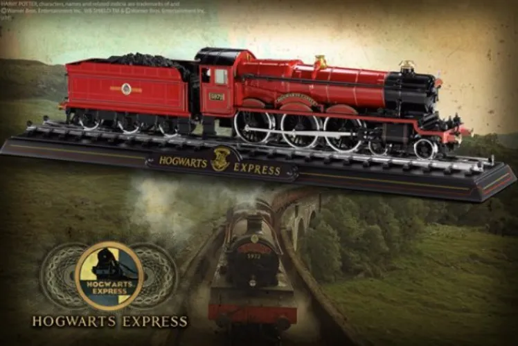 
	Hogwarts Express Die cast Train Model and Base at noblecollection.com
