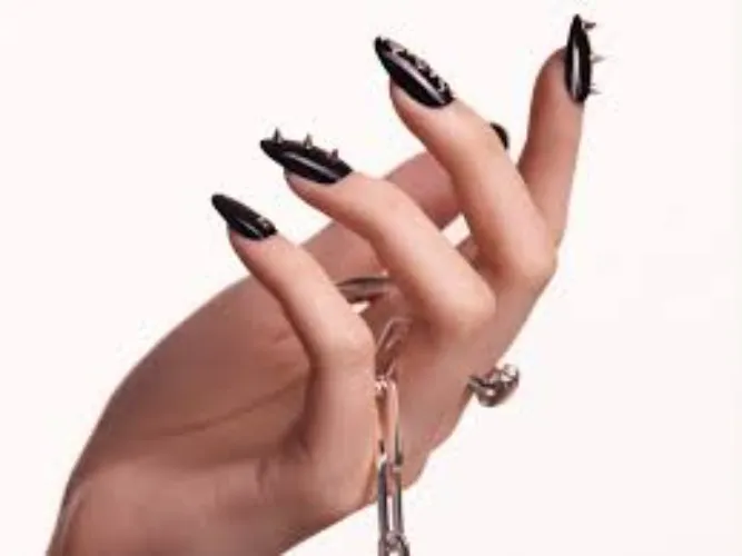 Want your name on my nails?