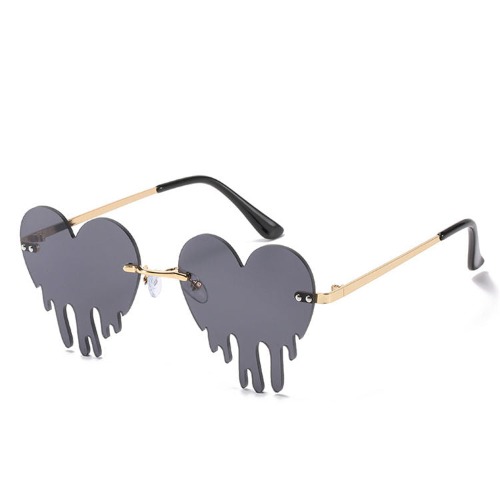 Gothic Heart Sunnies - Fashion Sunglasses / Black