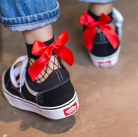 'Wasted Youth' Bow socks - black red / One Size