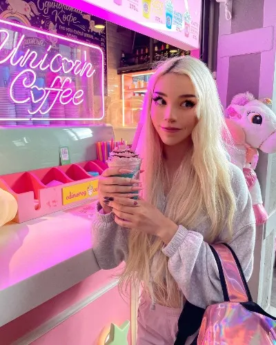 𝗯𝘂𝘆 𝗺𝗲 𝗮 𝗰𝗼𝗳𝗳𝗲𝗲 :3