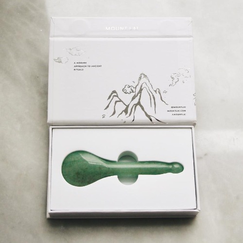 The Acupressure Gua Sha Spoon | Jade