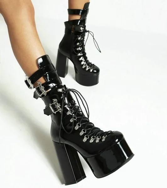 Gothic Style Black Plateau