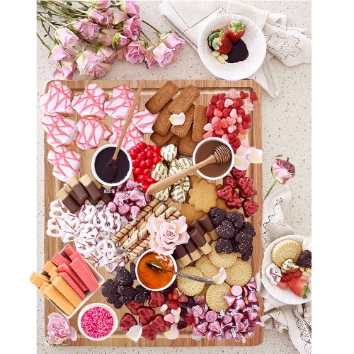 Valentine Charcuterie Board - Valentine Charcuterie Board / RR8161502 / Valentine's Day