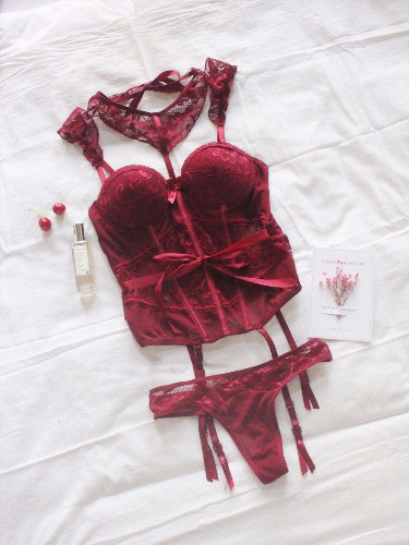 Regal Lingerie Set - Red / L
