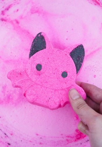 Bat [Pink/Black] | BATH BOMB